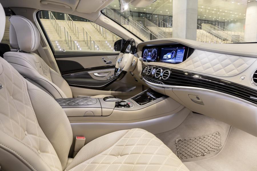 Интерьер Mercedes-Maybach S560 2017 года  (WW) (фото 10 из 13)